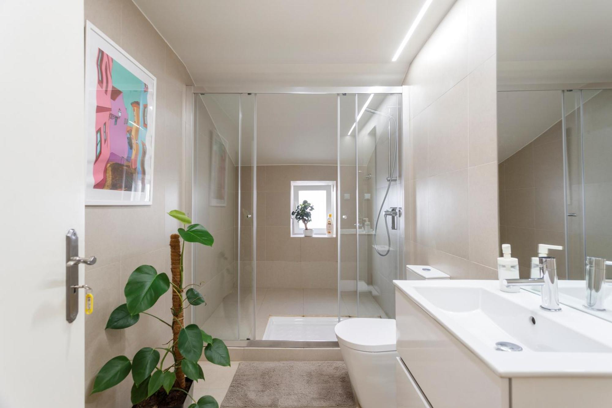 Suite In Cozy Apartment In Chiado In Shared House Lisbon Exterior photo