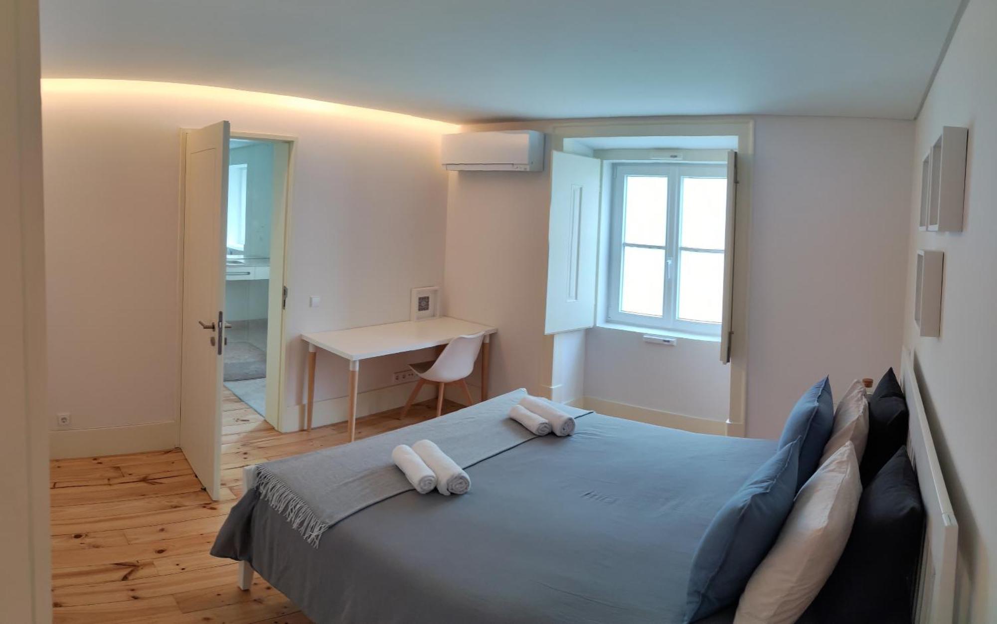 Suite In Cozy Apartment In Chiado In Shared House Lisbon Exterior photo
