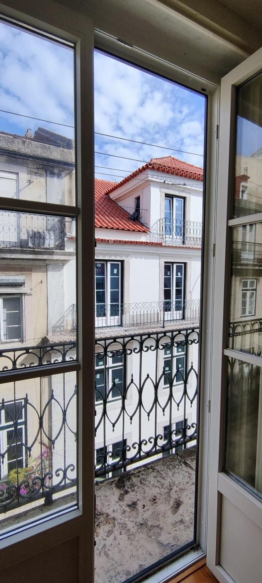 Suite In Cozy Apartment In Chiado In Shared House Lisbon Exterior photo